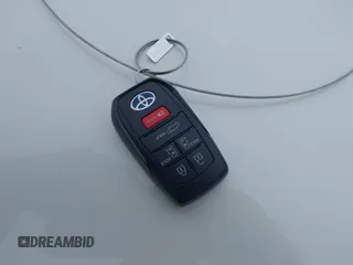 2024 Toyota Sienna XLE z VIN 5TDYRKEC2RS220855, wystawiony jako IAAI lot #41213081 z przebiegiem 2 852 mil mil oraz . Historia ofert i sprzedaży dostępna na DreamBid. Obrazek 11.