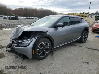 2024 Kia EV6 Wind z VIN KNDC3DLC1R5220992, wystawiony jako Copart lot #51818725 z przebiegiem 2 138 mil mil oraz Szkoda całkowita • Salvage title. Historia ofert i sprzedaży dostępna na DreamBid. Obrazek 1.