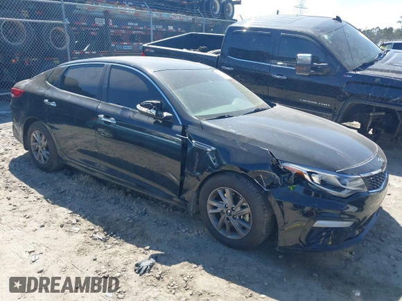 2020 Kia Optima LX z VIN 5XXGT4L32LG421062, wystawiony jako IAAI lot #41879797 z przebiegiem 203 379 mil mil oraz . Historia ofert i sprzedaży dostępna na DreamBid. Obrazek 1.
