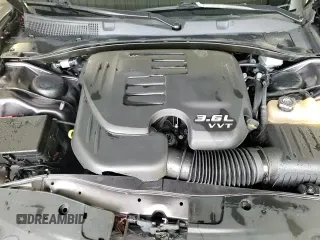 2019 Dodge Charger SXT z VIN 2C3CDXBG2KH760096, wystawiony jako Copart lot #85739425 z przebiegiem 56 260 mil mil oraz Czysty tytuł • Clean title. Historia ofert i sprzedaży dostępna na DreamBid. Obrazek 13.