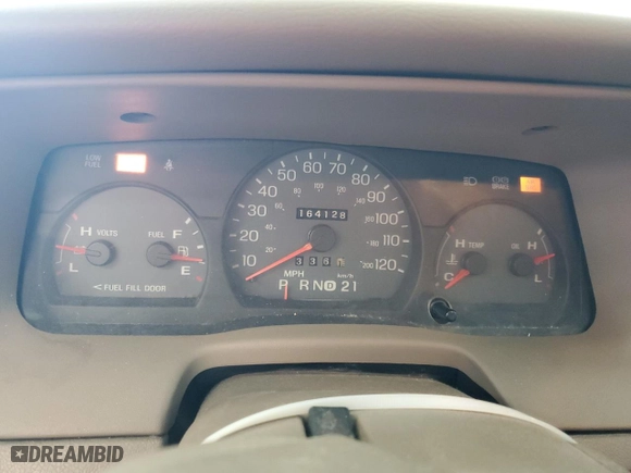 2005 Mercury Grand Marquis LS Premium with VIN 2MEFM75W25X626161, listed as a Copart auction lot 49497055 with 164,128 mi miles and Salvage Title. Bid and sale history available at carsss.com. Image 9.