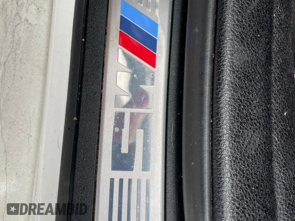 2014 BMW M5 z VIN WBSFV9C50ED097667, wystawiony jako Copart lot #55102255 z przebiegiem 145 086 mil mil oraz Czysty tytuł • Clean title. Historia ofert i sprzedaży dostępna na DreamBid. Obrazek 6.