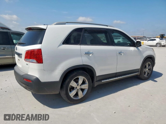 2012 Kia Sorento EX z VIN 5XYKU4A64CG271617, wystawiony jako Copart lot #64901615 z przebiegiem 127 061 mil mil oraz Czysty tytuł • Clean title. Historia ofert i sprzedaży dostępna na DreamBid. Obrazek 3.