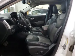 2014 Jeep Cherokee Limited z VIN 1C4PJMDS0EW266413, wystawiony jako Copart lot #60546615 z przebiegiem 135 611 mil mil oraz Szkoda całkowita • Salvage title. Historia ofert i sprzedaży dostępna na DreamBid. Obrazek 7.