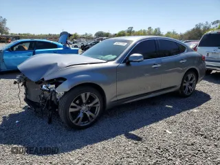 2015 Infiniti Q70 z VIN JN1BY1AR4FM562282, wystawiony jako Copart lot #48322155 z przebiegiem 98 645 mil mil oraz Szkoda całkowita • Salvage title. Historia ofert i sprzedaży dostępna na DreamBid. Obrazek 1.