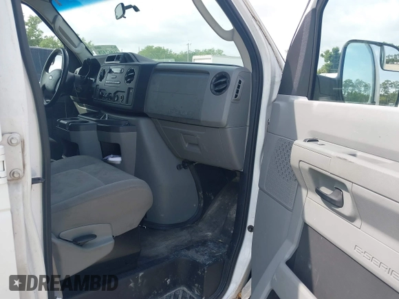 2012 Ford Econoline Cargo Commercial z VIN 1FTNE2EL3CDB10480, wystawiony jako IAAI lot #41861428 z przebiegiem 152 065 mil mil oraz . Historia ofert i sprzedaży dostępna na DreamBid. Obrazek 5.