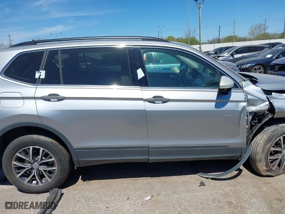 2019 Volkswagen Tiguan SE with VIN 3VV3B7AX5KM195140, listed as a IAAI auction lot 41803748 with 116,898 mi miles. Bid and sale history available at carsss.com. Image 13.