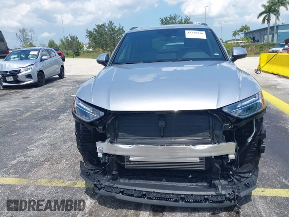 2025 Audi Q5 S line Premium z VIN WA1GAAFYXS2020823, wystawiony jako IAAI lot #42318926 z przebiegiem 9805 mil mil oraz . Historia ofert i sprzedaży dostępna na DreamBid. Obrazek 13.