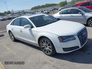 2011 Audi A8 z VIN WAUAVAFD7BN021601, wystawiony jako IAAI lot #42233726 z przebiegiem 182 583 mil mil oraz . Historia ofert i sprzedaży dostępna na DreamBid. Obrazek 1.
