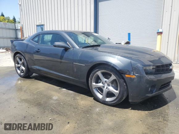 2013 Chevrolet Camaro LT z VIN 2G1FC1E38D9163929, wystawiony jako Copart lot #57153955 z przebiegiem 44 863 mil mil oraz Czysty tytuł • Clean title. Historia ofert i sprzedaży dostępna na DreamBid. Obrazek 4.