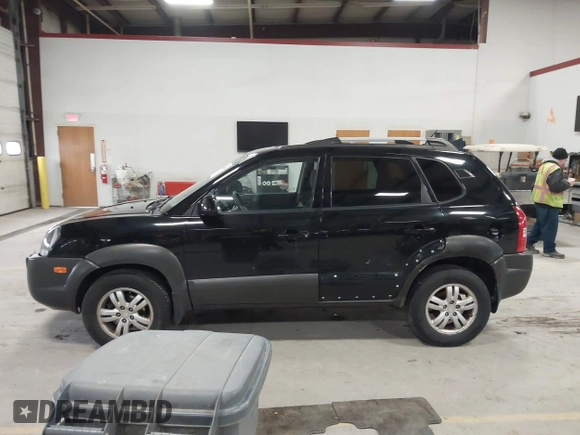 2007 Hyundai Tucson SE with VIN KM8JN12D07U568047, listed as a IAAI auction lot 41932254 with 160,052 mi miles. Bid and sale history available at carsss.com. Image 15.