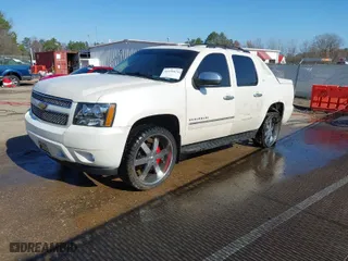 2010 Chevrolet Avalanche LTZ with VIN 3GNVKGE08AG272477, listed as a IAAI auction lot 41156676 with 209,408 mi miles. Bid and sale history available at carsss.com. Image 2.