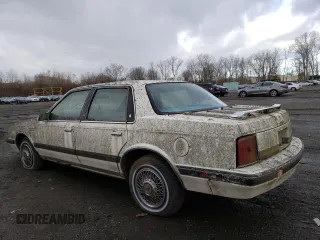 1989 Oldsmobile Cutlass z VIN 1G3AM51W0KG347458, wystawiony jako Copart lot #86949074 z przebiegiem 30 169 mil mil oraz Tytuł czysty. Historia ofert i sprzedaży dostępna na DreamBid. Obrazek 2.