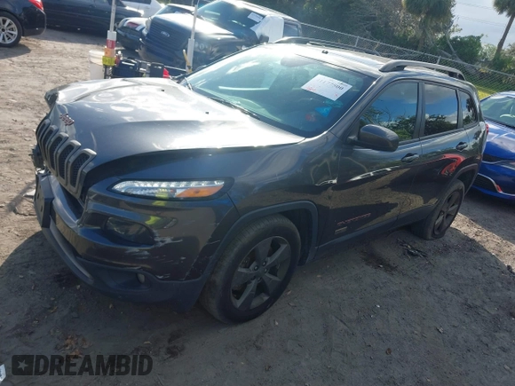 2017 Jeep Cherokee Latitude z VIN 1C4PJMCB6HW556953, wystawiony jako IAAI lot #41177500 z przebiegiem 188 878 mil mil oraz . Historia ofert i sprzedaży dostępna na DreamBid. Obrazek 2.