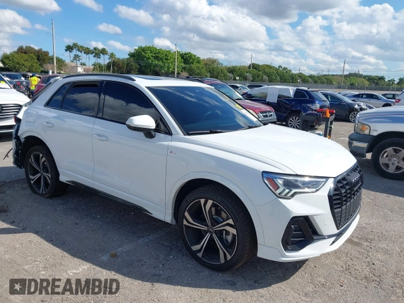 2024 Audi Q3 S line Premium Plus z VIN WA1EECF39R1136414, wystawiony jako IAAI lot #41676419 z przebiegiem 7824 mil mil oraz . Historia ofert i sprzedaży dostępna na DreamBid. Obrazek 1.