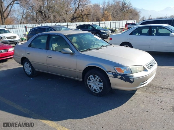 2001 Toyota Camry CE with VIN 4T1BG22K71U825358, listed as a IAAI auction lot 41010787 with 192,651 mi miles. Bid and sale history available at carsss.com. Image 1.