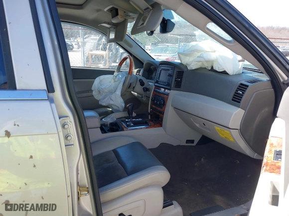 2006 Jeep Grand Cherokee Overland with VIN 1J8HR68256C358437, listed as a IAAI auction lot 41662320 with 172,296 mi miles. Bid and sale history available at carsss.com. Image 5.