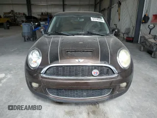 2010 MINI Hardtop S with VIN WMWMF7C51ATX45076, listed as a Copart auction lot 57240395 with 81,901 mi miles and Clean title. Bid and sale history available at DreamBid. Image 5.