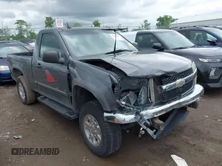 2008 Chevrolet Colorado z VIN 1GCDT14E188157506, wystawiony jako IAAI lot #42244359 z przebiegiem 188 577 mil mil oraz . Historia ofert i sprzedaży dostępna na DreamBid. Obrazek 1.