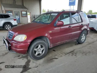 2001 Mercedes-Benz M 320/430/500 z VIN 4JGAB54E81A259134, wystawiony jako Copart lot #55499565 z przebiegiem 294 315 mil mil oraz Szkody całkowita. Historia ofert i sprzedaży dostępna na DreamBid. Obrazek 1.