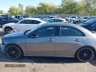 2019 Mercedes-Benz A 220 z VIN WDD3G4FB4KW001165, wystawiony jako IAAI lot #42153614 z przebiegiem 65 687 mil mil oraz . Historia ofert i sprzedaży dostępna na DreamBid. Obrazek 15.