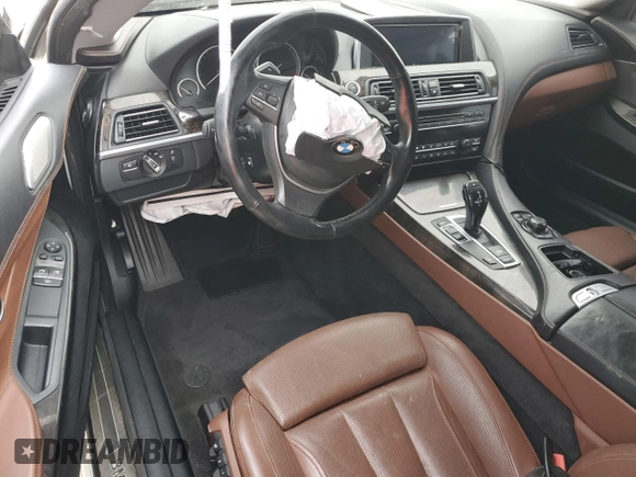 2012 BMW 6 Series 650i z VIN WBALX3C50CC528560, wystawiony jako Copart lot #81046454 z przebiegiem Nie podano mil oraz Nie do naprawy • Non repairable. Historia ofert i sprzedaży dostępna na DreamBid. Obrazek 8.