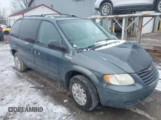 2005 Chrysler Town & Country with VIN 1C4GP45RX5B342110, listed as a IAAI auction lot 41530405 with 146,841 mi miles. Bid and sale history available at carsss.com. Image 1.