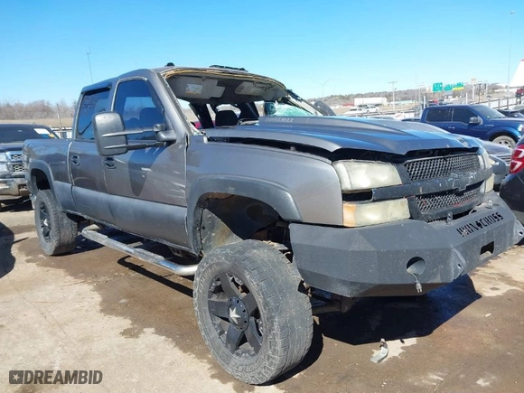 2006 Chevrolet Silverado 2500HD LT1 with VIN 1GCHK23D46F156040, listed as a IAAI auction lot 41635723 with 298,999 mi miles. Bid and sale history available at carsss.com. Image 1.