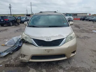 2011 Toyota Sienna LE AAS with VIN 5TDKK3DC4BS037240, listed as a IAAI auction lot 42091924 with 160,748 mi miles. Bid and sale history available at carsss.com. Image 13.