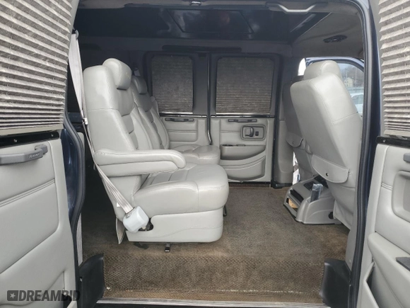 2005 GMC Savana Cargo Van YF7 Upfitter with VIN 1GDFG15T651195114, listed as a Copart auction lot 47028075 with 128,214 mi miles and Clean Title. Bid and sale history available at carsss.com. Image 11.