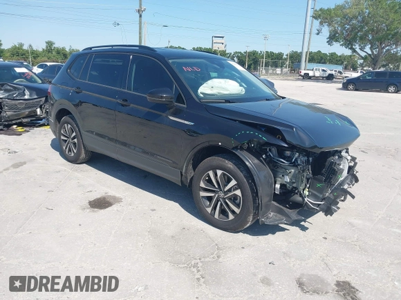 2024 Volkswagen Tiguan S z VIN 3VVRB7AX4RM226494, wystawiony jako IAAI lot #42000799 z przebiegiem 946 mil mil oraz . Historia ofert i sprzedaży dostępna na DreamBid. Obrazek 1.