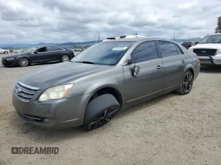 2005 Toyota Avalon XL z VIN 4T1BK36B05U038790, wystawiony jako Copart lot #53759705 z przebiegiem 152 446 mil mil oraz Szkoda całkowita • Salvage title. Historia ofert i sprzedaży dostępna na DreamBid. Obrazek 1.