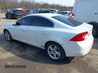 2014 Volvo S60 T5 z VIN YV1612FS0E2283405, wystawiony jako IAAI lot #38849477 z przebiegiem 108 473 mil mil oraz . Historia ofert i sprzedaży dostępna na DreamBid. Obrazek 3.