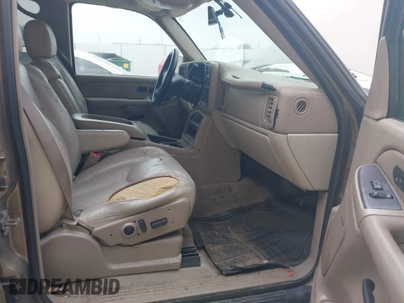 2004 Chevrolet Tahoe LT z VIN 1GNEK13Z84J240257, wystawiony jako IAAI lot #42313270 z przebiegiem 471 223 mil mil oraz . Historia ofert i sprzedaży dostępna na DreamBid. Obrazek 5.