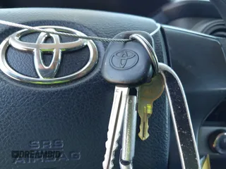 2017 Toyota Tacoma SR z VIN 5TFSX5EN0HX048395, wystawiony jako IAAI lot #42135991 z przebiegiem 241 282 mil mil oraz . Historia ofert i sprzedaży dostępna na DreamBid. Obrazek 11.
