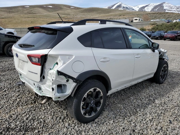 2022 Subaru Crosstrek with VIN JF2GTABC4N8229049, listed as a Copart auction lot 50972584 with 37,575 mi miles and Salvage Title. Bid and sale history available at carsss.com. Image 3.