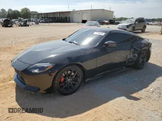 2023 Nissan Z Performance z VIN JN1BZ4BH0PM310714, wystawiony jako Copart lot #62724074 z przebiegiem 7 624 mil mil oraz Szkoda całkowita • Salvage title. Historia ofert i sprzedaży dostępna na DreamBid. Obrazek 1.