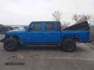 2023 Jeep Gladiator Sport S z VIN 1C6HJTAG6PL579136, wystawiony jako IAAI lot #41946641 z przebiegiem 14 856 mil mil oraz . Historia ofert i sprzedaży dostępna na DreamBid. Obrazek 14.