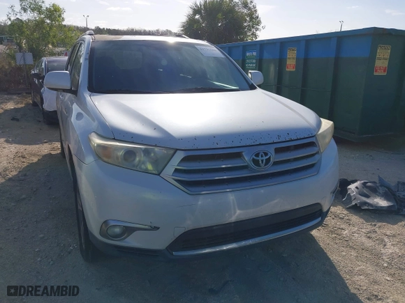 2011 Toyota Highlander Limited with VIN 5TDYK3EHXBS039823, listed as a IAAI auction lot 41731690 with 242,676 mi miles. Bid and sale history available at carsss.com. Image 12.