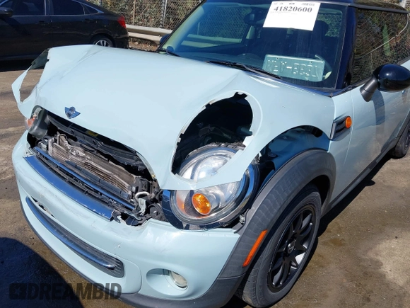 2011 MINI Hardtop with VIN WMWSU3C50BT098662, listed as a IAAI auction lot 41820600 with 109,061 mi miles and . Bid and sale history available at DreamBid. Image 6.