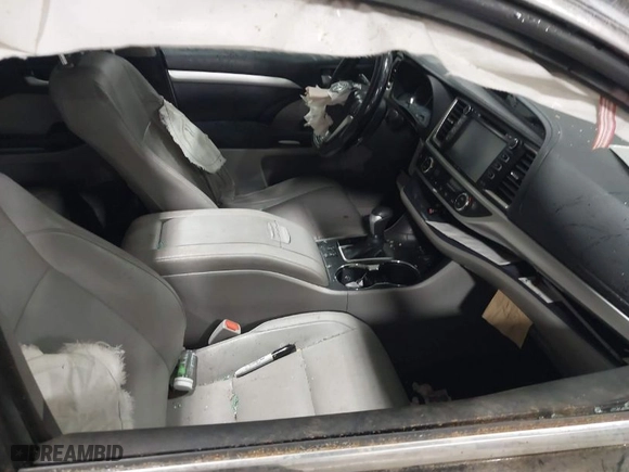 2014 Toyota Highlander XLE with VIN 5TDJKRFH1ES060597, listed as a IAAI auction lot 41127689 with 122,377 mi miles. Bid and sale history available at carsss.com. Image 5.