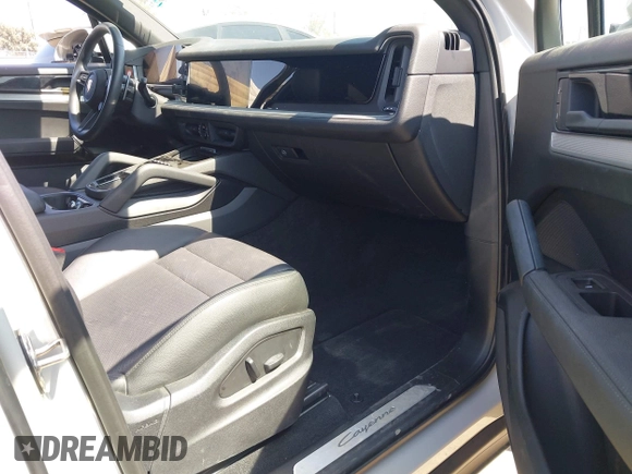 2024 Porsche Cayenne z VIN WP1AA2AY5RDA02624, wystawiony jako IAAI lot #42205528 z przebiegiem Nie podano mil oraz . Historia ofert i sprzedaży dostępna na DreamBid. Obrazek 5.