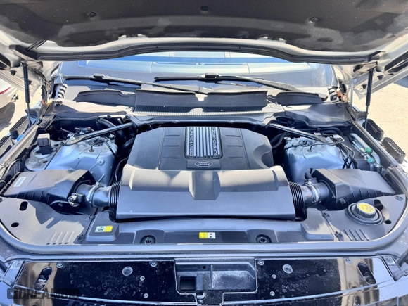 2019 Land Rover Range Rover HSE with VIN SALGS2SV5KA538101, listed as a Copart auction lot 53322675 with 66,827 mi miles and Clean Title. Bid and sale history available at carsss.com. Image 7.