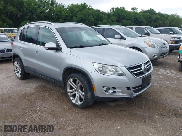 2011 Volkswagen Tiguan SEL с VIN WVGBV7AX9BW558990, выставлен на аукционе IAAI как лот 42657661 с пробегом Не указан миль и . История ставок и продаж доступна на DreamBid. Изображение 1.