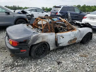 1999 Mazda MX-5 Miata z VIN JM1NB3535X0131701, wystawiony jako Copart lot #55785185 z przebiegiem Nie podano mil oraz Nie do naprawy • Non repairable. Historia ofert i sprzedaży dostępna na DreamBid. Obrazek 3.