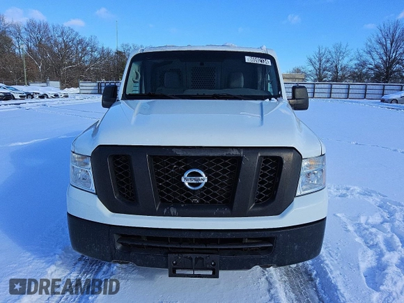 2017 Nissan NV Cargo S z VIN 1N6BF0KM4HN803610, wystawiony jako Copart lot #86592134 z przebiegiem 152 375 mil mil oraz Czysty tytuł • Clean title. Historia ofert i sprzedaży dostępna na DreamBid. Obrazek 5.