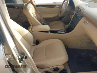 2002 Mercedes-Benz C 230/260/280/320 z VIN WDBRF61J72F207922, wystawiony jako IAAI lot #42557977 z przebiegiem 145 189 mil mil oraz . Historia ofert i sprzedaży dostępna na DreamBid. Obrazek 5.