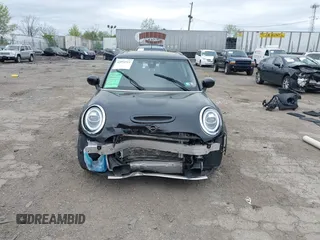 2020 MINI Hardtop Cooper S z VIN WMWXR5C00L2L44737, wystawiony jako IAAI lot #42091511 z przebiegiem 24 356 mil mil oraz . Historia ofert i sprzedaży dostępna na DreamBid. Obrazek 13.