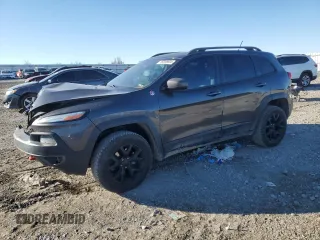 2015 Jeep Cherokee Trailhawk with VIN 1C4PJMBS1FW716848, listed as a Copart auction lot 89386605 with 134,159 mi miles and Salvage Title. Bid and sale history available at carsss.com. Image 1.
