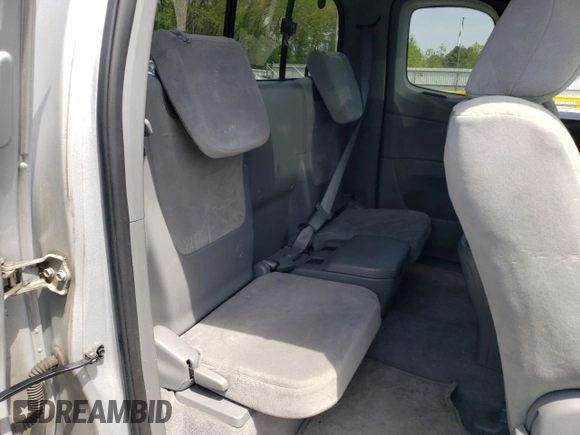 2010 Toyota Tacoma z VIN 5TEUU4EN5AZ728884, wystawiony jako Copart lot #56684525 z przebiegiem 142 230 mil mil oraz Czysty tytuł • Clean title. Historia ofert i sprzedaży dostępna na DreamBid. Obrazek 10.